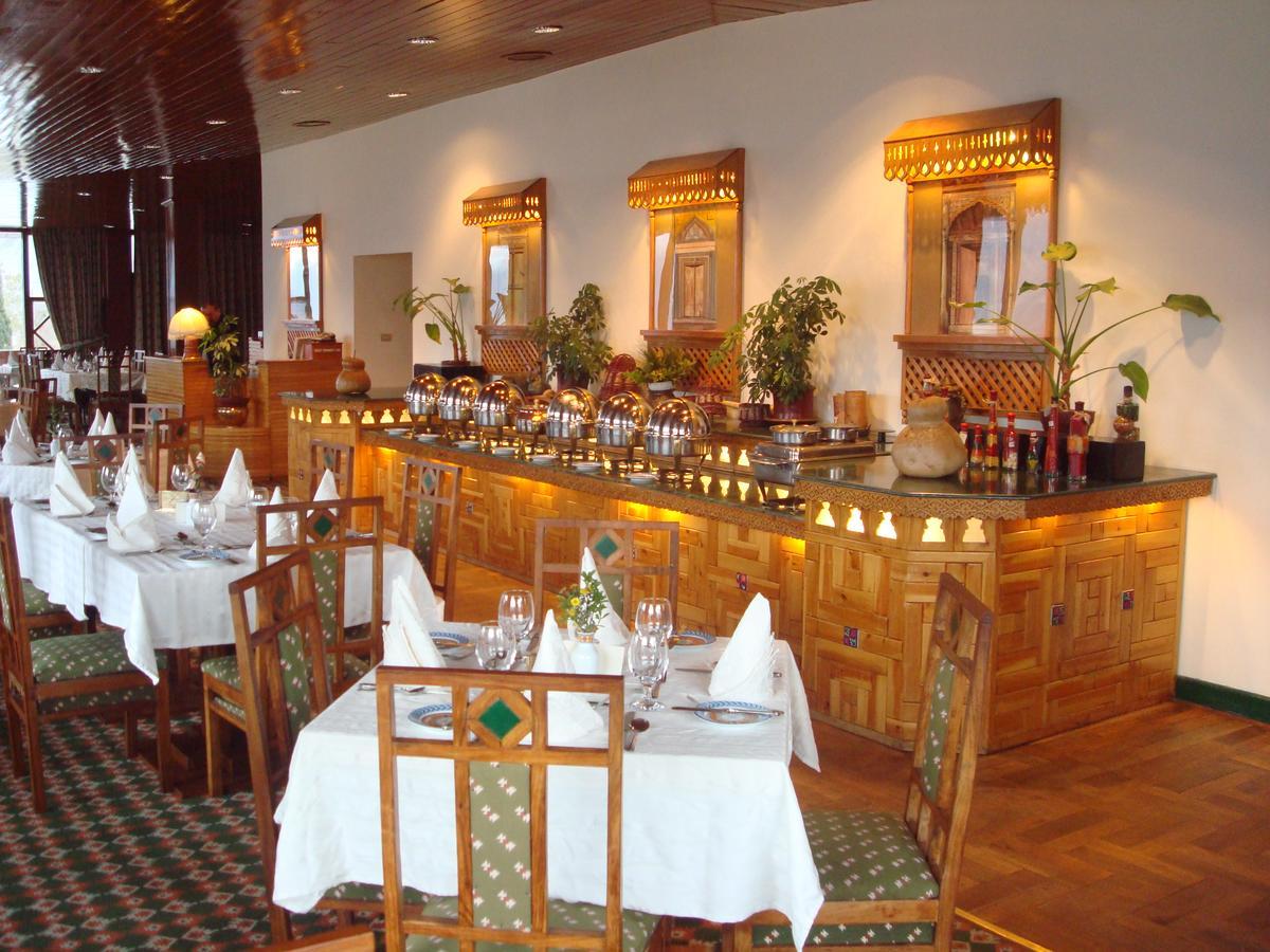 Gilgit Serena Hotel Buitenkant foto